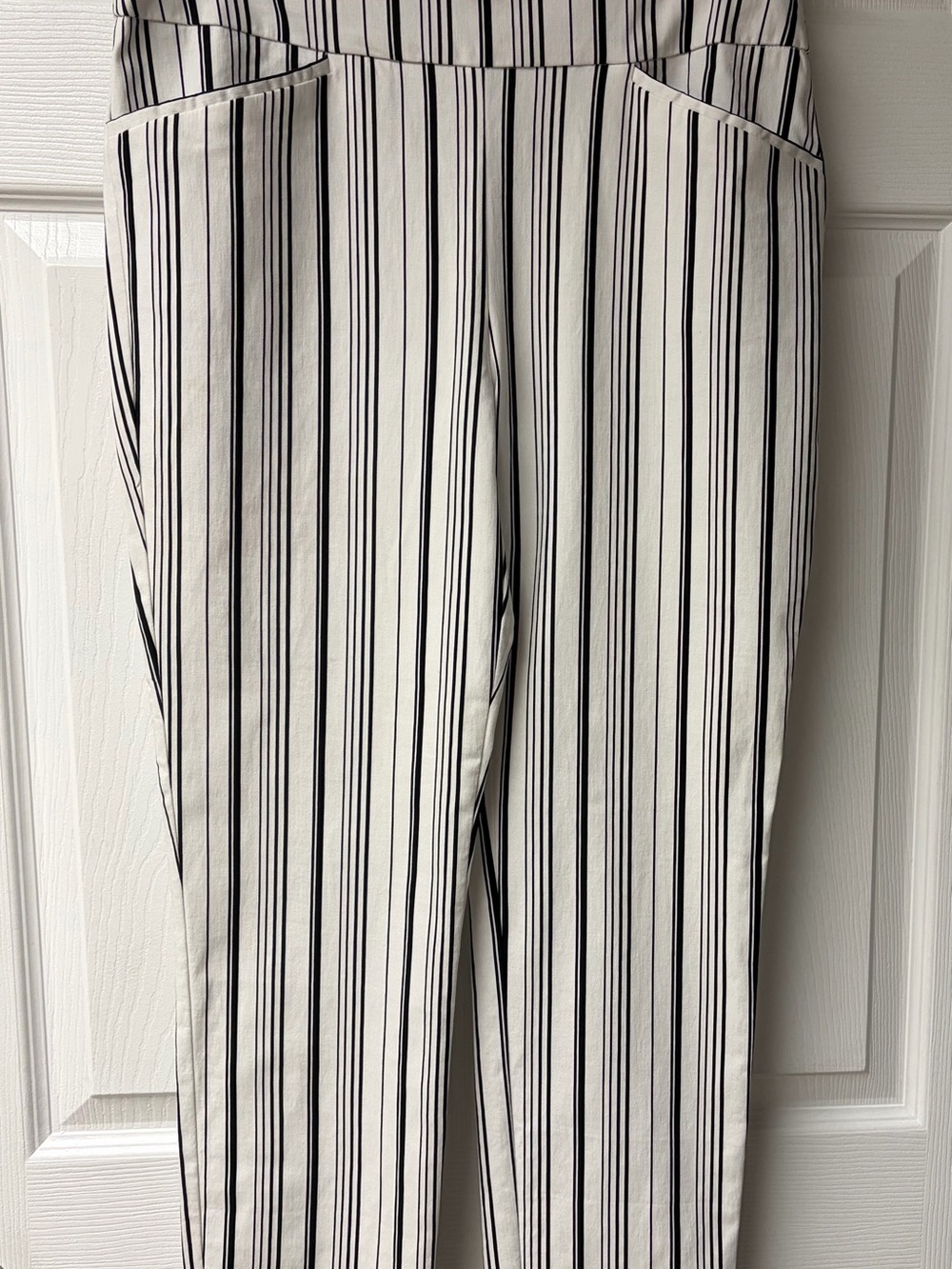 Chicos Cropped Perfect Stretch Pants - Size 0.5.